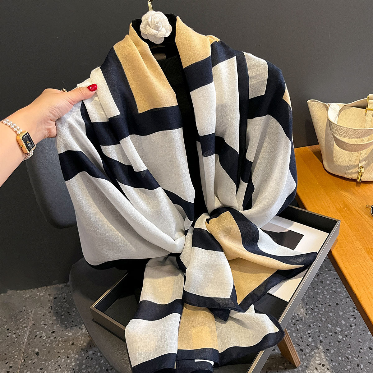 Women's Stripes Contrast Color Minimalist Atmospheric Cotton Linen Scarfs