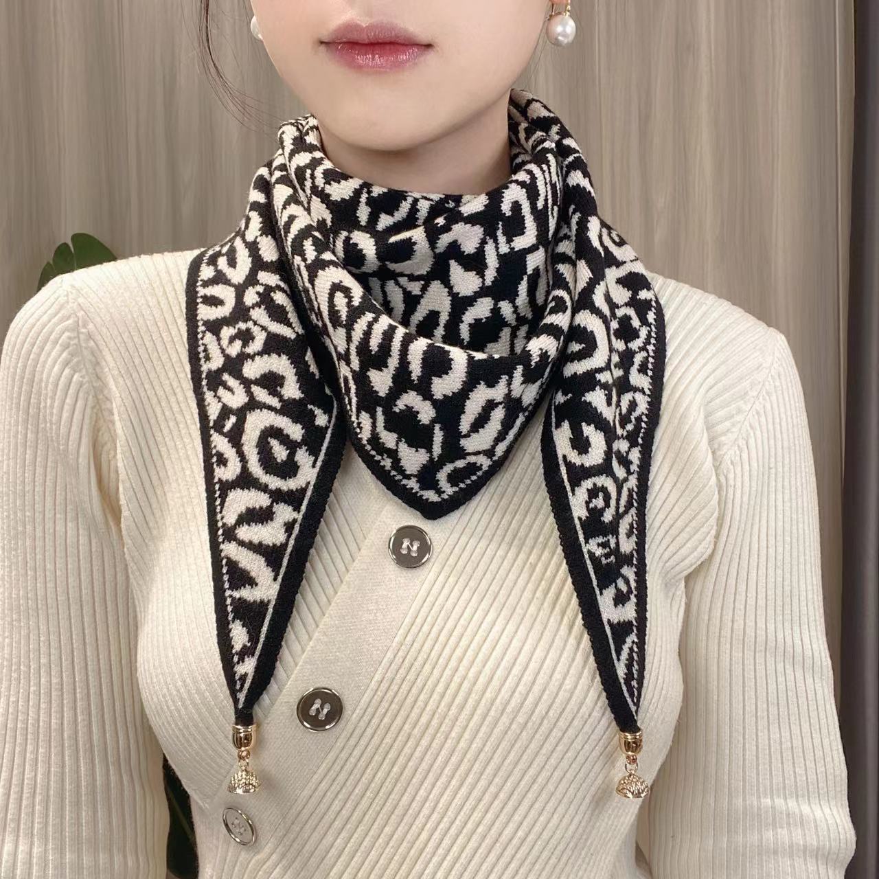 Gift Knitted Magnetic Snap Triangular Binder Fashionable Warm Scarfs